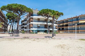 Exterior - Apartment "Mexico I" on the Beachfront with Terrace, A/C and Wi-Fi (Cambrils)