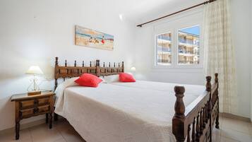 2 slaapkamers, een strijkplank/strijkijzer, gratis wifi, beddengoed