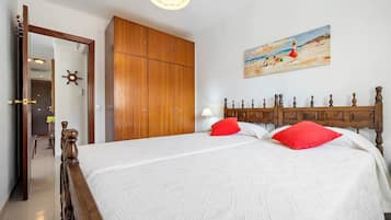 2 makuuhuonetta, silitysrauta/-lauta, ilmainen Wi-Fi, vuodevaatteet