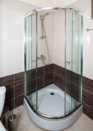 Bathtub, hair dryer, towels