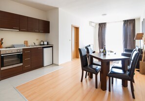 Kühlschrank, Ofen, Herdplatte, Toaster