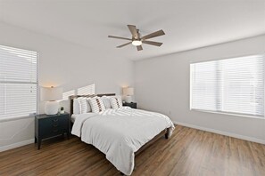 4 habitaciones, camas con efecto memoria y escritorio 