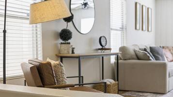 LED TV, Netflix, Hulu, streaming services
