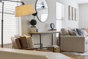 LED TV, Netflix, Hulu, streaming services