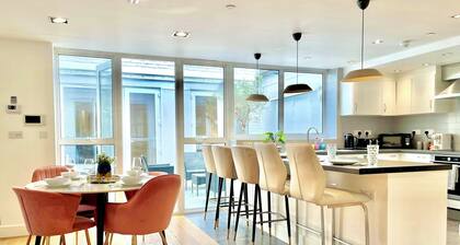 3-BDR Holloway flat w/ Patio near Emirates Stadium