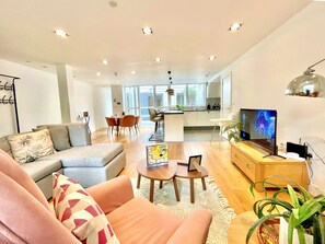 Smart TV, Netflix, streaming services