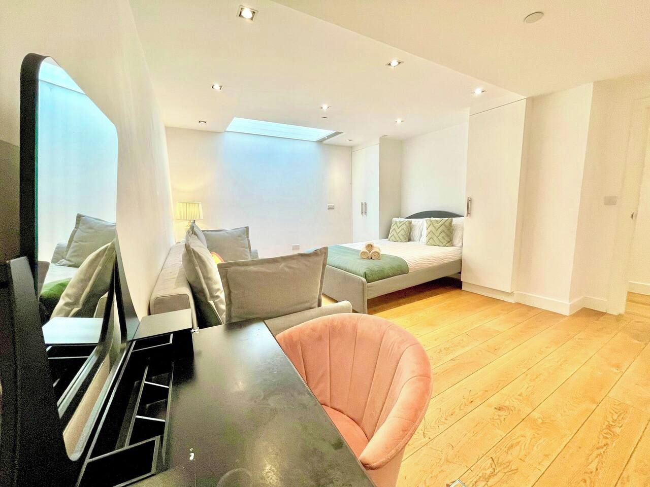 3 bedrooms, desk, iron/ironing board, free WiFi