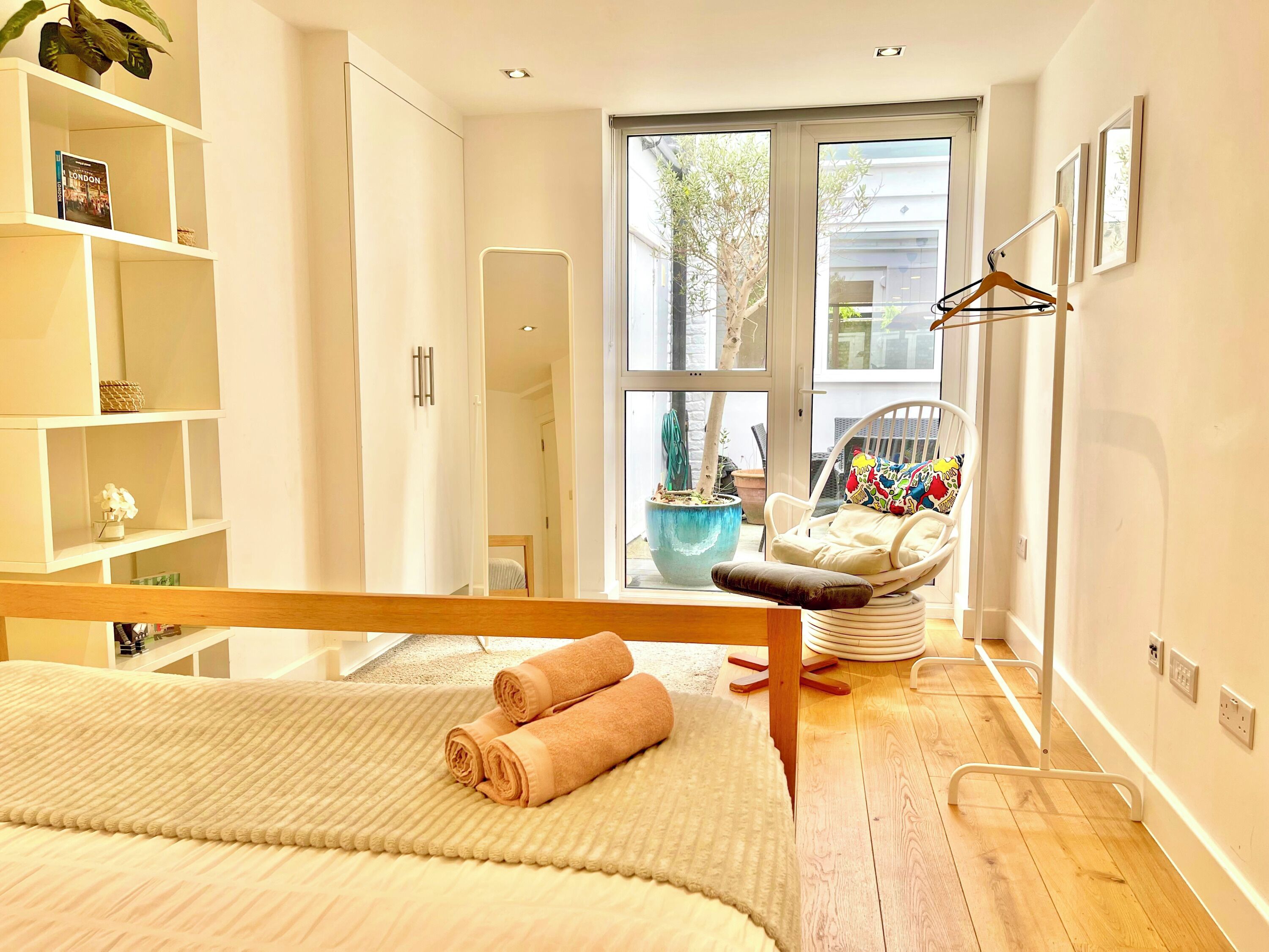 3 bedrooms, desk, iron/ironing board, WiFi