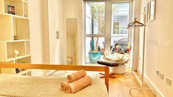 3 bedrooms, desk, iron/ironing board, WiFi