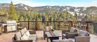 LUXURY 6 Bedroom Retreat w/ 6 En-Suite Bathrooms! Sprawling Deck w/ Beautiful Mountain/Slope Views! Shuffleboard + Foosball! Gourmet Kitchen & Bar! Less Than 1 Mile to Bear Mountain Resort & Golf Course!