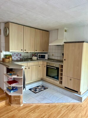 Fridge, microwave, oven, coffee/tea maker