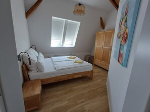1 bedroom, WiFi (free), bed sheets