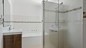 Bañera y toallas