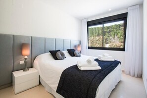 6 chambres, fer et planche à repasser, lit parapluie, Wi-Fi gratuit