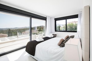 6 bedrooms, iron/ironing board, travel cot, free WiFi