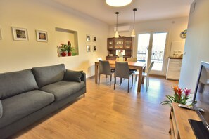 TV - A charming terrace on the Badia (Catania)