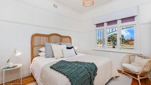 2 chambres, fer et planche à repasser, Wi-Fi, draps fournis