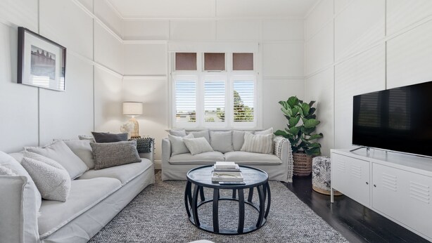 A living room with a sofa, a coffee table, a TV, and a window with blinds. - The Anchor House - Perfect Gem in the centre of Port Fairy (Port Fairy)
