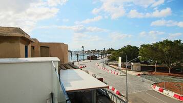 Deluxe Apartment | Beach/ocean view