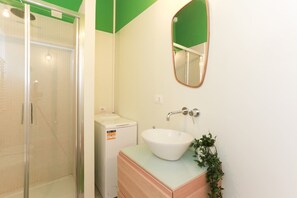 Deluxe Apartment | Bathroom