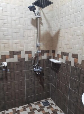 Badkar/dusch, hårtork, bidé och handdukar