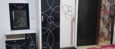 3 bedrooms, desk, iron/ironing board, WiFi