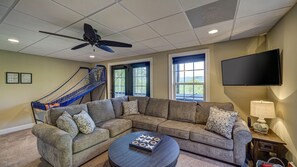 Smart TV, fireplace, DVD player, table football