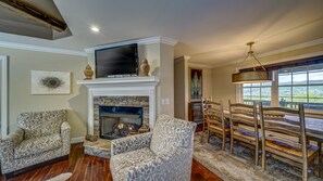 Smart TV, fireplace, DVD player, table football