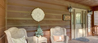  GOLF Nearby! Amazing View, Hot Tub, Game Room!Theater! 2 living rooms!Sleeps 12