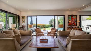 Una televisión de pantalla plana