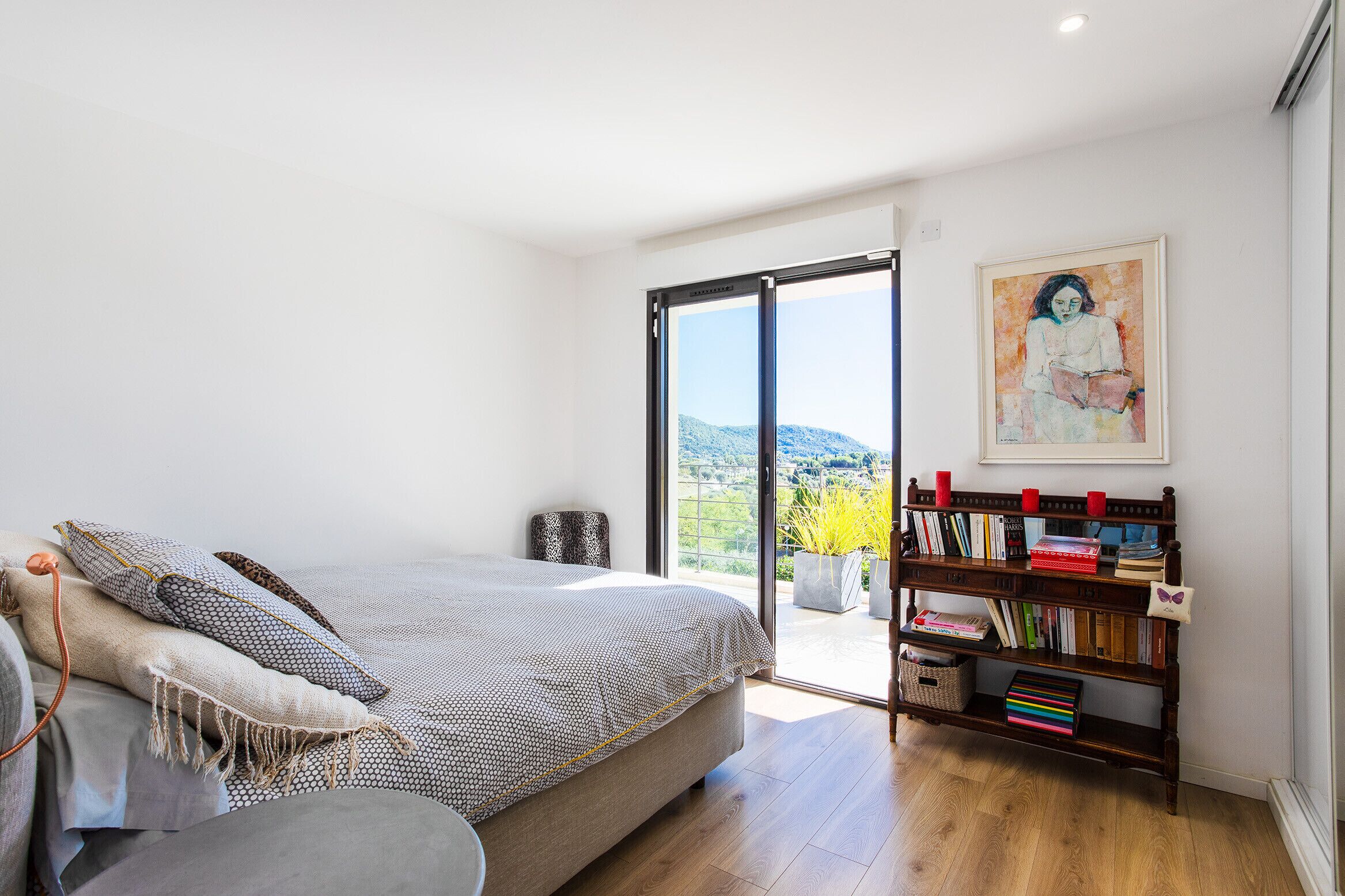 4 slaapkamers, een strijkplank/strijkijzer, gratis wifi, beddengoed