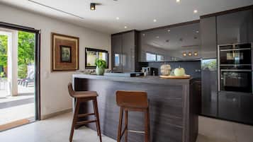 Frigorifero, microonde, forno, lavastoviglie