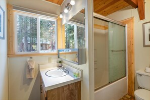 Chalé, várias camas (Tahoe Solitude) | Banheiro