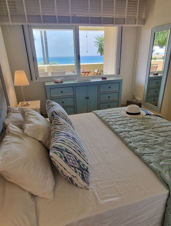 2 habitaciones, tabla de planchar con plancha, wifi y ropa de cama 