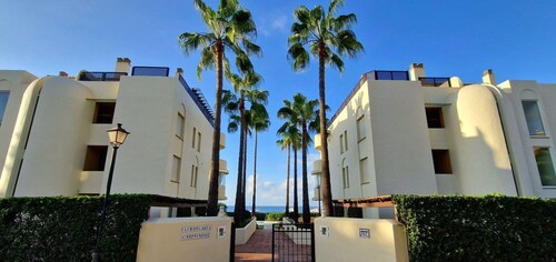New Apartment!!!Beachfront Elviria Complex NEPTUNO I, Views,Pool and Garden