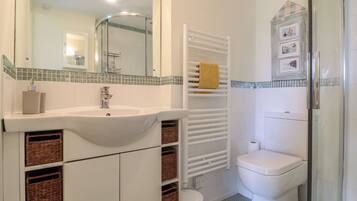 Cottage | Bathroom | Shower