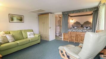 Cottage | 2 bedrooms, individually decorated, individually furnished, free WiFi
