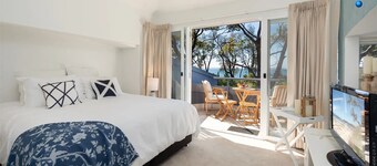 Lucy's at the Bay -  pet friendly retreat