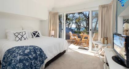 Lucy's at the Bay - pet friendly retreat