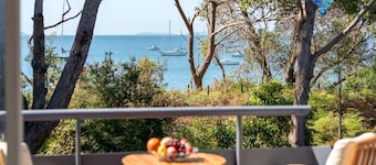 Lucy's at the Bay - pet friendly retreat