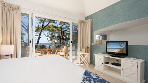 Lucy's at the Bay -  pet friendly retreat