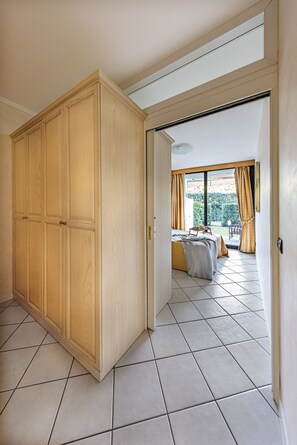 Bügeleisen/Bügelbrett, kostenloses WLAN, Bettwäsche