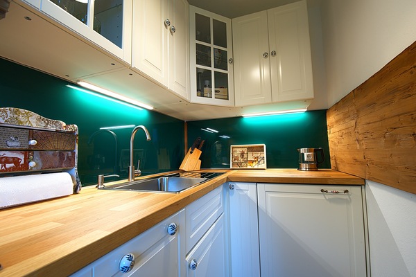 Fridge, stovetop, dishwasher, coffee/tea maker