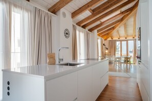 Grand Penthouse | Private kitchen | Fridge, microwave, dishwasher, espresso maker - La Gallega by Upper Luxury Housing (A Coruña)