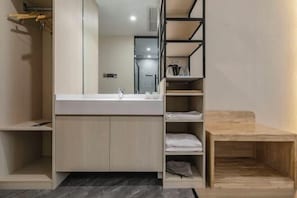 A modern bathroom with a wooden vanity, a mirror, and built-in shelves. - Super 8 (Ningde Wanda Plaza) (Ningde)