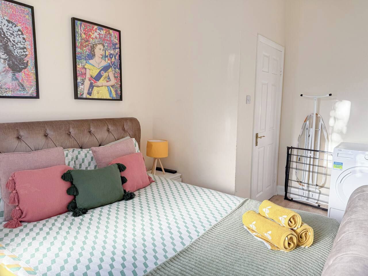 1 bedroom, desk, iron/ironing board, WiFi (free)
