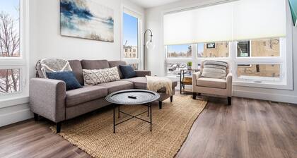 Summer Break! Downtown | Lake Views! NEW 4BR