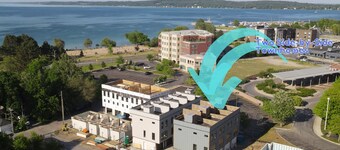 Summer Break! Downtown | Lake Views! NEW 4BR