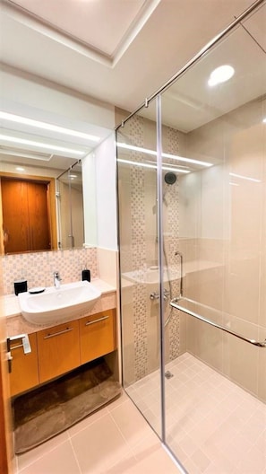 Bathroom - Gorgeous 2bedroom in Bellevue Downtown (Dubai)