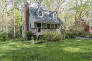 Exterior - Flat Creek Cottage | Pet-Friendly Montreat Home with Grill & Creek Access! (Montreat)